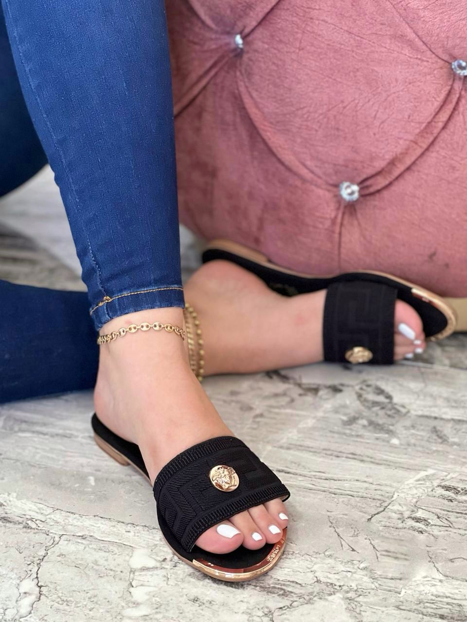 SANDALIA VERSACE – EXCLUSIVIDAD, ESTILO Y CONFORT